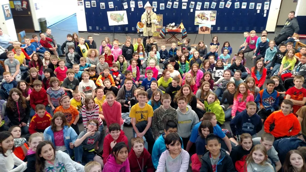 Yup... a Buffalo Bill Experience historical presentation in all it's glory after sharin' "Buffalo Bill" Cody's story to a bunch of real sharp kids!