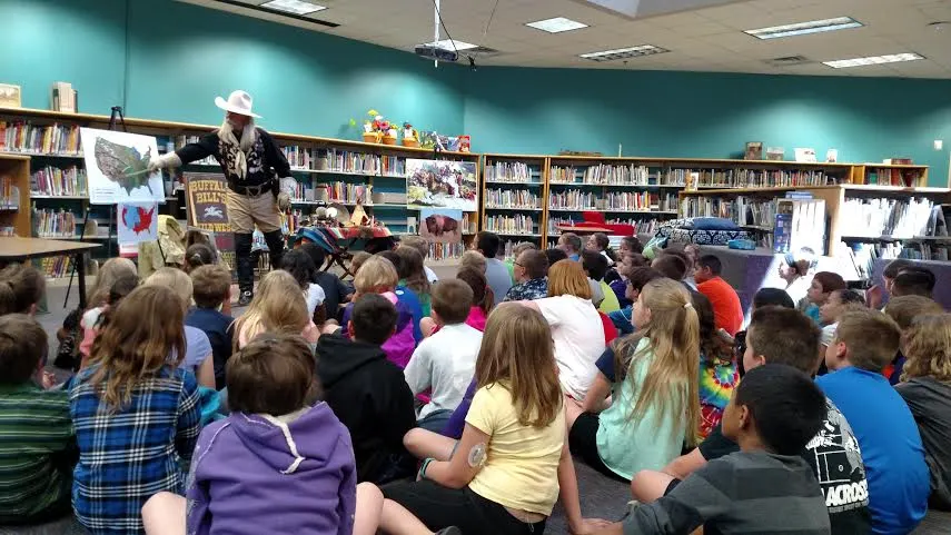 Buffalo Bill impersonator Gunny Jeff pointing out the Santa Fe Trail and Bent's Old Fort at Iron Horse Elementary