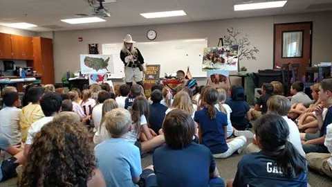 Vacation's over! Buffalo Bill reenactor Gunny Jeff back at it in Lone Tree Elementary!