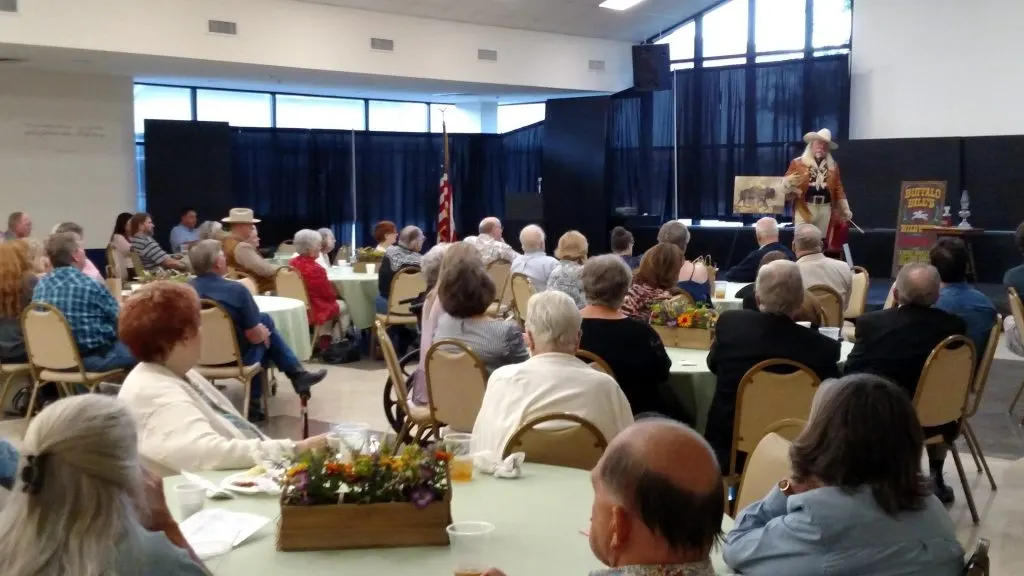 An appreciative crowd always brings the best out of this "Buffalo Bill"... many thanks for that!